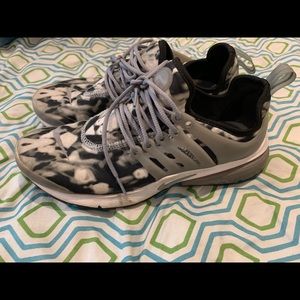 Women’s Nike Prestos size 8
